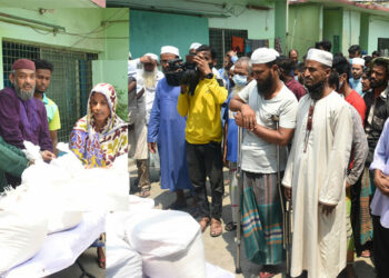 হাজারীবাগে জামায়াতের ফুডপ্যাক বিতরণ