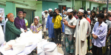 হাজারীবাগে জামায়াতের ফুডপ্যাক বিতরণ