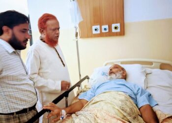 অসুস্থ আশিক আহমেদ জেবেল এর শয্যাপাশে জননেতা নূরুল ইসলাম বুলবুল