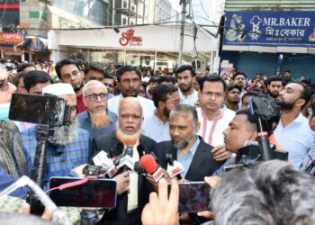 বেইলী রোডের অগ্নিকাণ্ডের ঘটনাস্থল পরিদর্শন করেন ভারপ্রাপ্ত আমীরে জামায়াত সহ ঢাকা মহানগরী দক্ষিণের নেতৃবৃন্দ