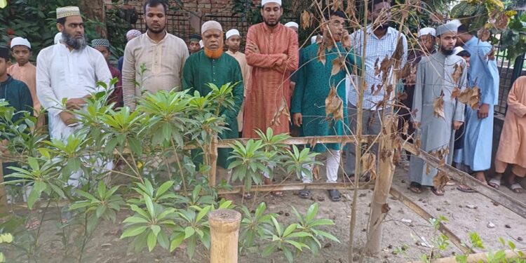 শহীদ আলী আহসান মোহাম্মাদ মুজাহিদ এবং শহীদ আব্দুল কাদের মোল্লার কবর জিয়ারত করেন ঢাকা মহানগরী দক্ষিণের আমীর নূরুল ইসলাম বুলবুল