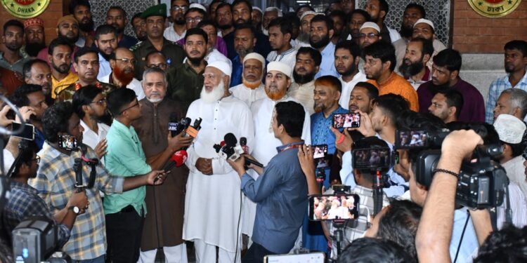 ঢাকেশ্বরী মন্দির পরিদর্শনকালে আমীরে জামায়াত শুধু মন্দির নয়, কোনো ব্যক্তি যদি নিরাপত্তাহীন মনে করেন আমরা তাদের পাশে দাড়াবো