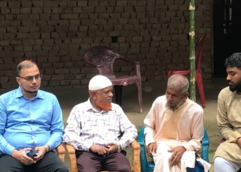 বৈষম্য বিরোধী ছাত্র আন্দোলনে শাহাদাত বরণকারী ছাত্রশিবিরের রাজশাহী মহানগরীর সাংগঠনিক সম্পাদক শহীদ আলী রায়হান এর কবর জিযারত ও পরিবারের সাথে  সাক্ষাত করেন কেন্দ্রীয় নির্বাহী পরিষদ সদস্য ও ঢাকা মহানগরী দক্ষিণের আমীর নূরুল ইসলাম বুলবুল।