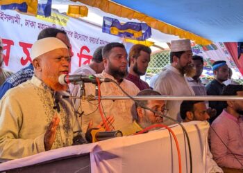 ঢাকা মহানগরী দক্ষিণ জামায়াত কুমিল্লায় বন্যার্তদের মাঝে উপহার সামগ্রী বিতরণ করে