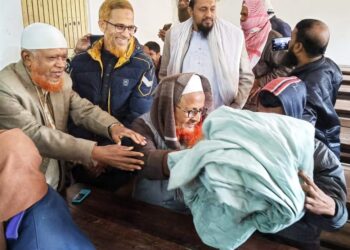 বাংলাদেশ জামায়াতে ইসলামী চাঁপাইনবাবগঞ্জ পৌরসভা শাখার উদ্যোগে শীতার্তদের মাঝে শীতবস্ত্র উপহার প্রদান