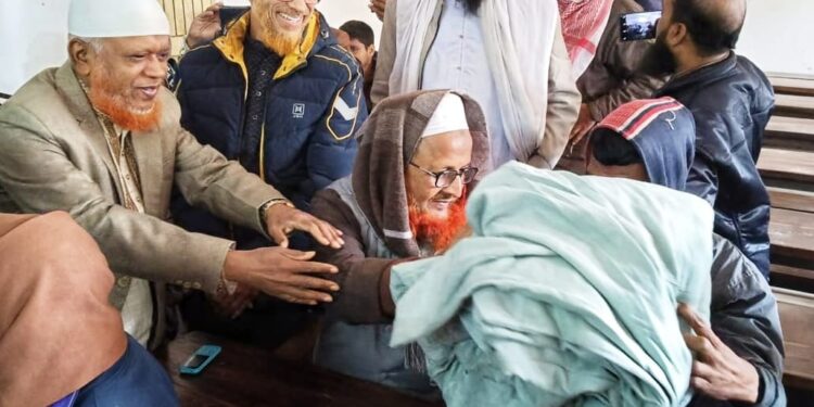 বাংলাদেশ জামায়াতে ইসলামী চাঁপাইনবাবগঞ্জ পৌরসভা শাখার উদ্যোগে শীতার্তদের মাঝে শীতবস্ত্র উপহার প্রদান