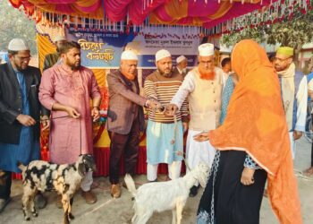 চাঁপাইনবাবগঞ্জ সদর উপজেলা জামায়াতে ইসলামীর আয়োজনে আত্মকর্মসংস্থান ও স্বনির্ভরকরণের লক্ষ্যে দরিদ্র অসচ্ছল পরিবারদের মাঝে সেলাই মেশিন, গবাদিপশু ও নগদ অর্থ বিতরণ এবং প্রতিবন্ধীদের পূনর্বাসনে হুইলচেয়ার বিতরণ