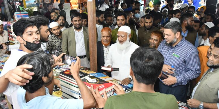 একুশে বই মেলা পরিদর্শনে আমীরে জামায়াত