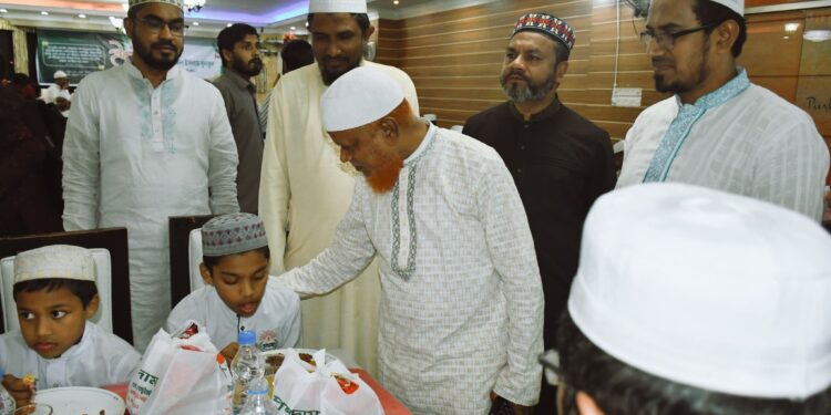রমজানের প্রথম দিনেই এতিম শিশুদের সাথে ইফতার করলেন জামায়াতে ইসলামীর নেতৃবৃন্দ