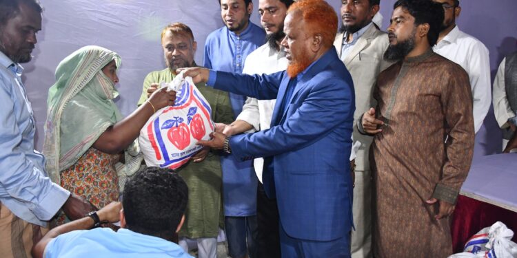 মাহে রমজান উপলক্ষ্যে বাংলাদেশ জামায়াতে ইসলামী ঢাকা মহানগরী দক্ষিণের উদ্যোগে গরীব ও অসচ্ছলদের মাঝে ফুড প্যাকেট বিতরণ