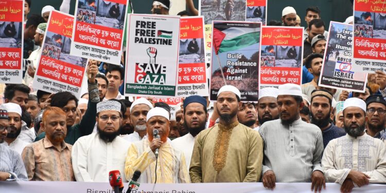 যুদ্ধ বিরতি চুক্তি লংঘন করে ফিলিস্তিনের নারী-পুরুষ, শিশু-কিশোরদের হত্যার প্রতিবাদে বায়তুল মোকাররমের উত্তর গেইটে জামায়াত ইসলামী ঢাকা মহানগরী দক্ষিণ আয়োজিত প্রতিবাদ সমাবেশ ও মিছিল অনুষ্ঠিত