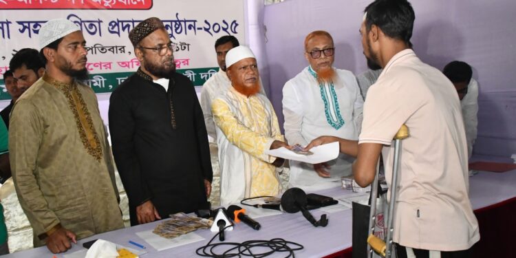 জামায়াতে ইসলামী ঢাকা মহানগরী দক্ষিণ কার্যালয়ের সামনে শতাধিক আহত-পঙ্গুত্ব বরণকারীদের চিকিৎসা সহযোগিতা প্রদান