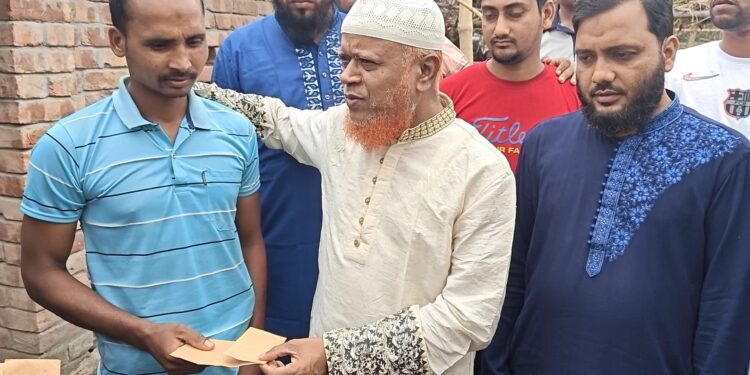 অগ্নিকাণ্ডে ক্ষতিগ্রস্ত পরিবারের পাশে জামায়াতে ইসলামী