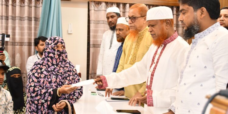 জুলাই-আগস্ট শহীদ পরিবারের মাঝে জামায়াতের নগদ অর্থ সহায়তা