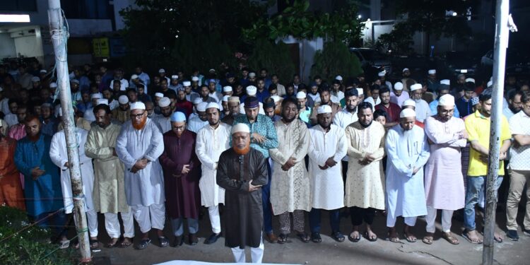 মরহুম জাকিউল হক জাকী ভাইয়ের প্রথম সালাতুল জানাজা অনুষ্ঠিত