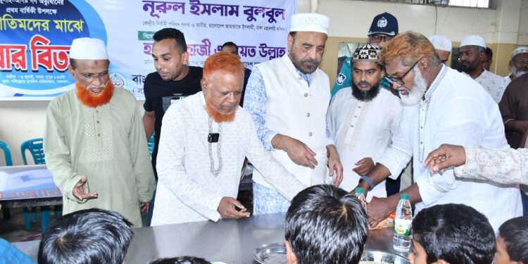 জুলাই–আগস্ট গণঅভ্যুত্থানের প্রথম বার্ষিকী উপলক্ষে সলিমুল্লাহ মুসলিম এতিমখানায় এতিমদের মাঝে খাবার বিতরণ
