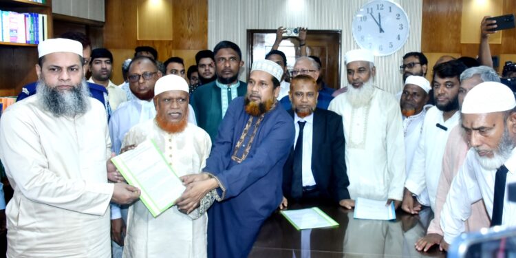 জুলাই জাতীয় সনদের ভিত্তিতে ফেব্রুয়ারি মাসে জাতীয় নির্বাচনসহ ৫ দফা’ দাবিতে ঢাকা জেলা প্রশাসকের নিকট স্মারকলিপি প্রদান