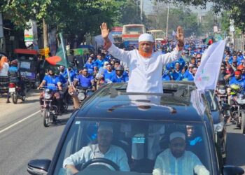 চাঁপাইনবাবগঞ্জে হাজার হাজার মোটরসাইকেল নিয়ে জননেতা নূরুল ইসলাম বুলবুলের শোভাযাত্রা