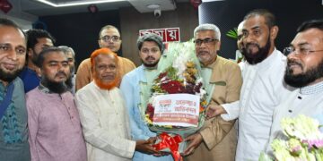 সময় টিভির ১৫ তম প্রতিষ্ঠা বার্ষিকীতে ঢাকা মহানগরী দক্ষিণ জামায়াতের ফুলেল শুভেচছা