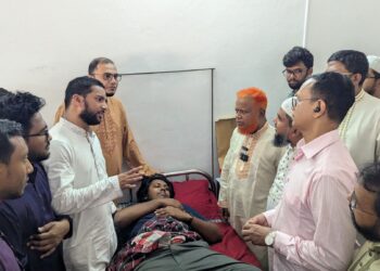 ছাত্রদলের হামলায় আহত ডাকসু নেতাদের খোঁজ নিতে হাসপাতালে নূরুল ইসলাম বুলবুল এমপি