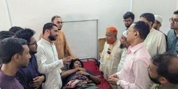 ছাত্রদলের হামলায় আহত ডাকসু নেতাদের খোঁজ নিতে হাসপাতালে নূরুল ইসলাম বুলবুল এমপি