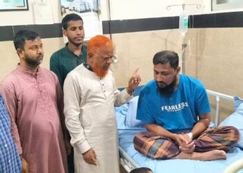 ছাত্রদল সন্ত্রাসীদের নৃশংস হামলায় গুরুতর আহত নিউমার্কেট থানার রুকন অ্যাডভোকেট আতিকুর রহমান