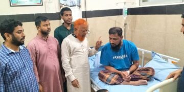 ছাত্রদল সন্ত্রাসীদের নৃশংস হামলায় গুরুতর আহত নিউমার্কেট থানার রুকন অ্যাডভোকেট আতিকুর রহমান